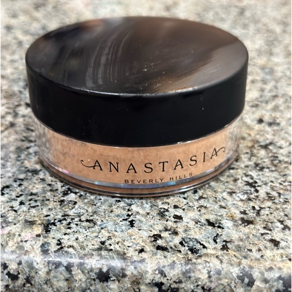 Anastasia loose setting powder- translucent- in Deep Peach - Picture 2 of 4